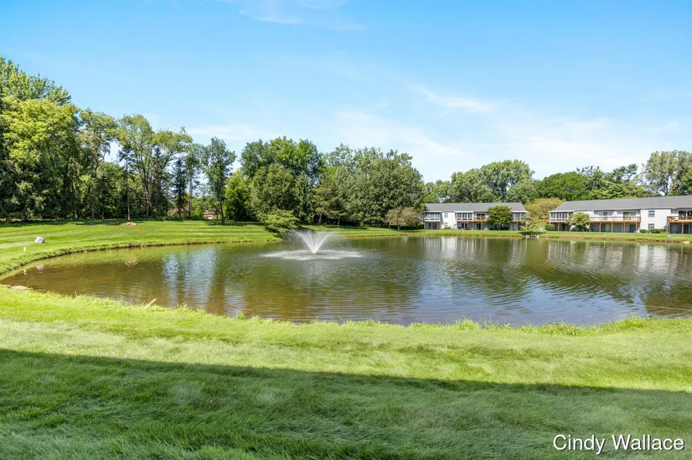161 Laurelwood Court SW #98 Grand Rapids, MI 49548