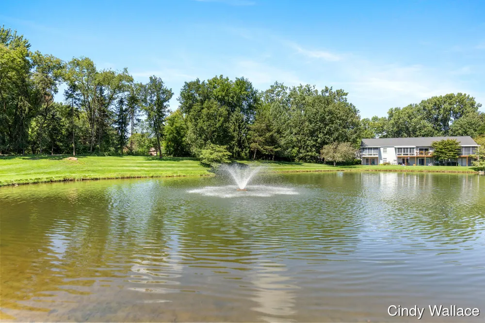 161 Laurelwood Court SW #98 Grand Rapids, MI 49548