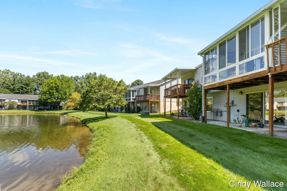 161 Laurelwood Court SW #98 Grand Rapids, MI 49548