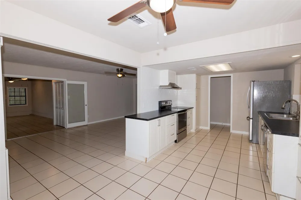 417 Meinecke Street Bellville, TX 77418
