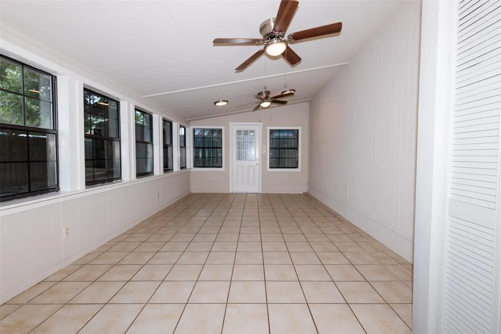 417 Meinecke Street Bellville, TX 77418