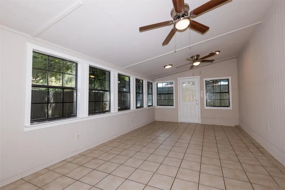 417 Meinecke Street Bellville, TX 77418