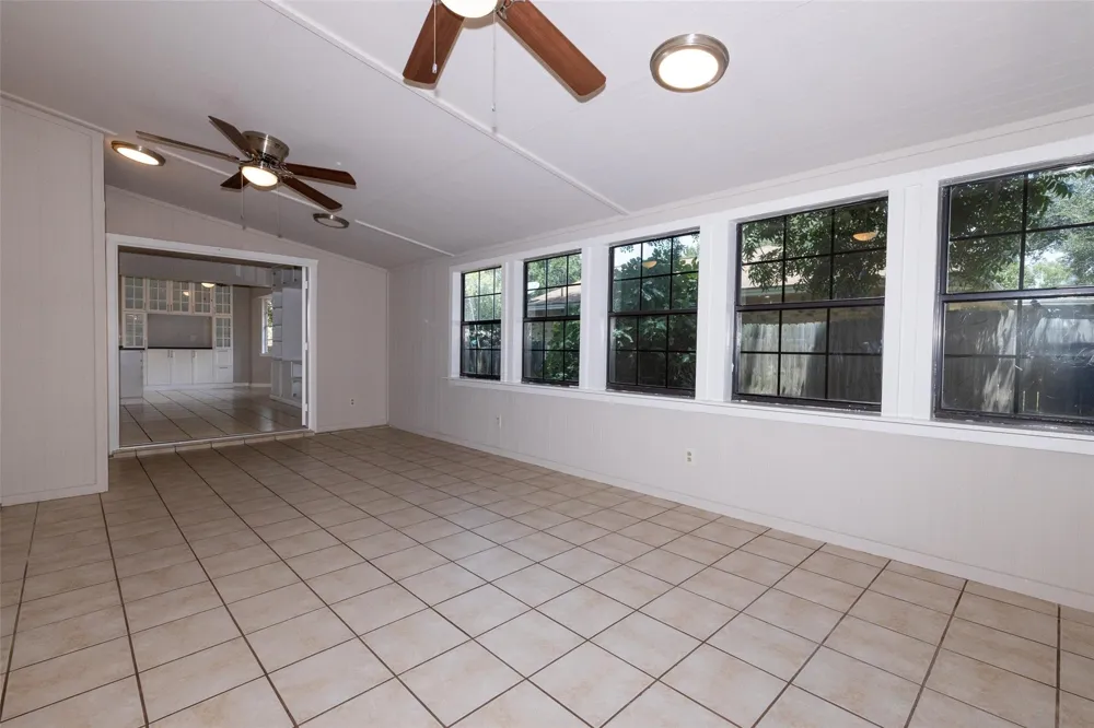 417 Meinecke Street Bellville, TX 77418