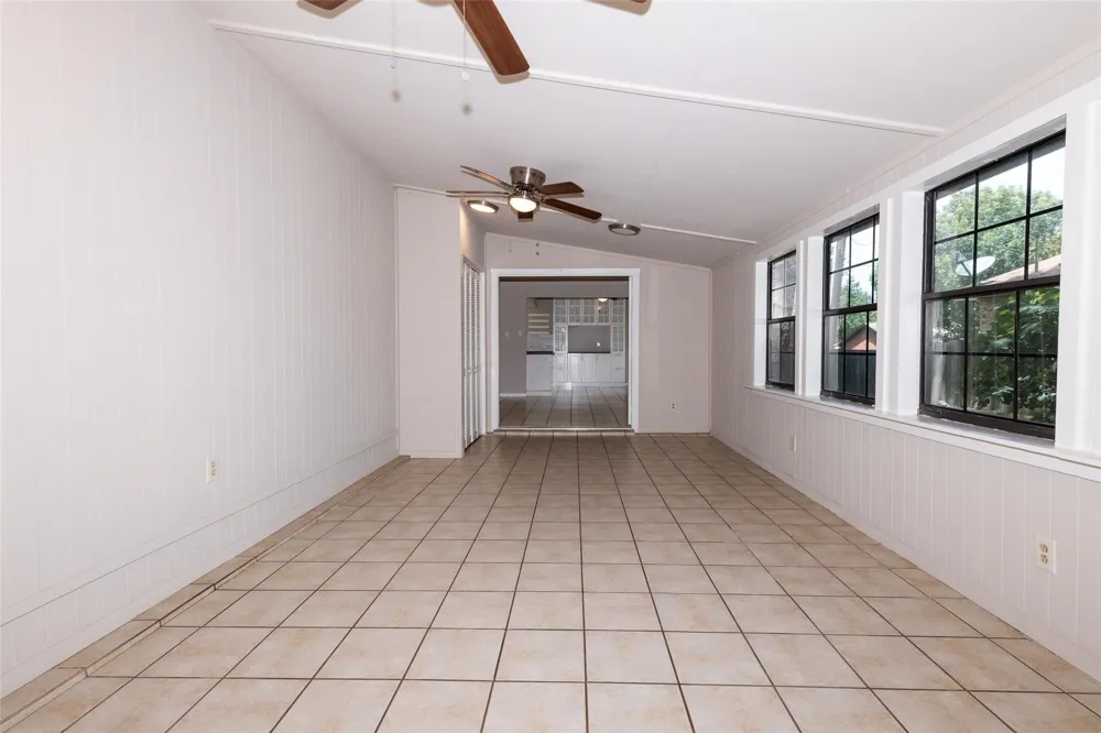 417 Meinecke Street Bellville, TX 77418
