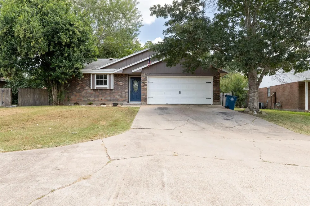417 Meinecke Street Bellville, TX 77418