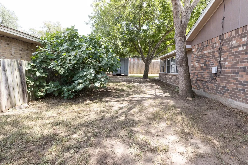 417 Meinecke Street Bellville, TX 77418