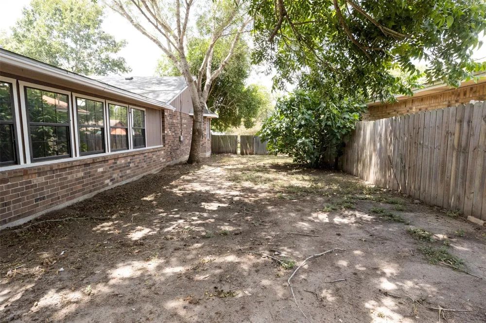 417 Meinecke Street Bellville, TX 77418
