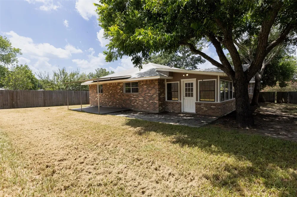 417 Meinecke Street Bellville, TX 77418