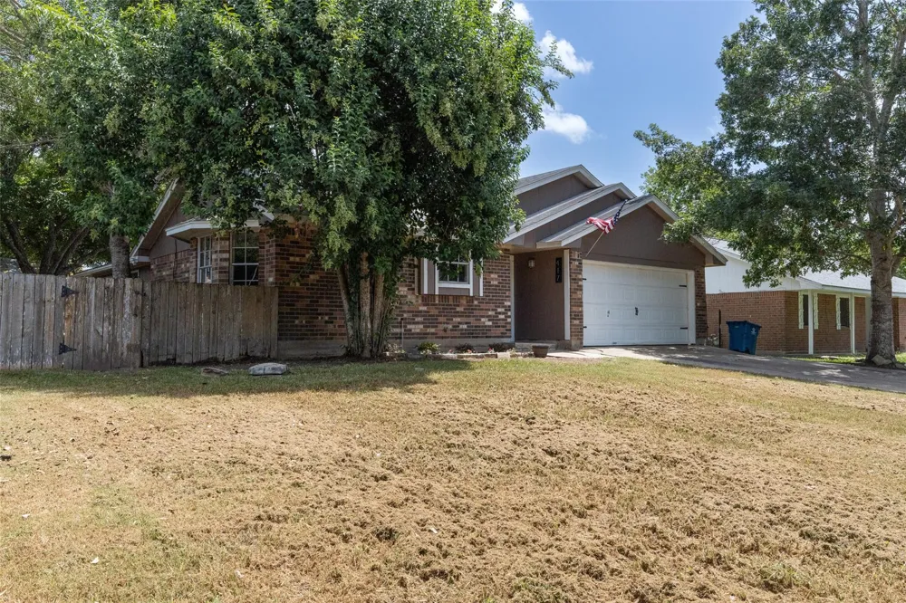 417 Meinecke Street Bellville, TX 77418