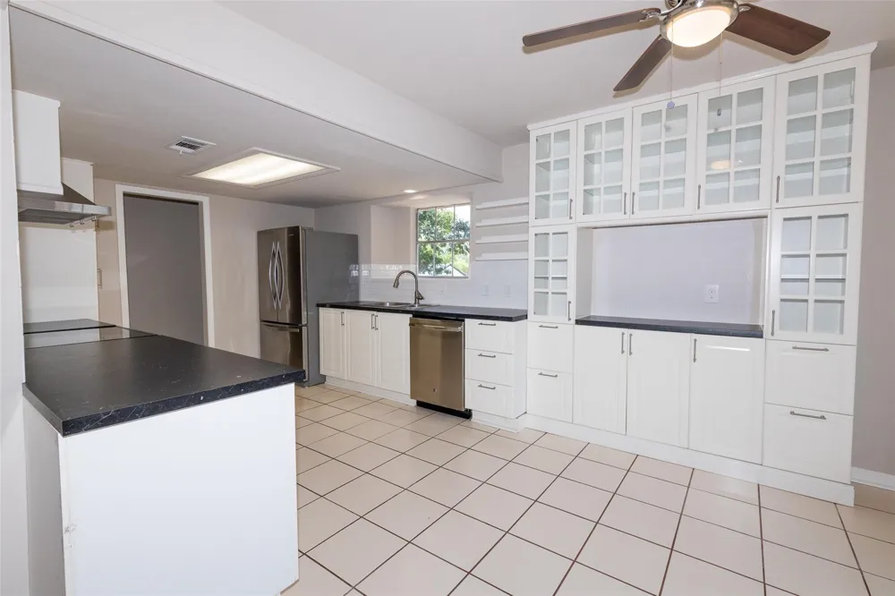 417 Meinecke Street Bellville, TX 77418