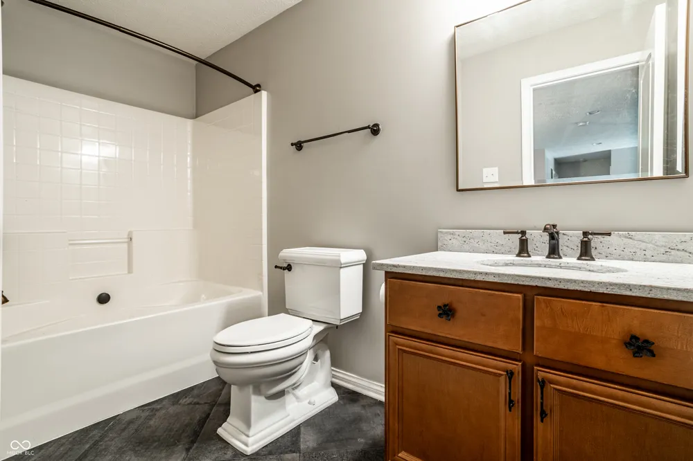 7675 Winding Lake Drive S Noblesville, IN 46062