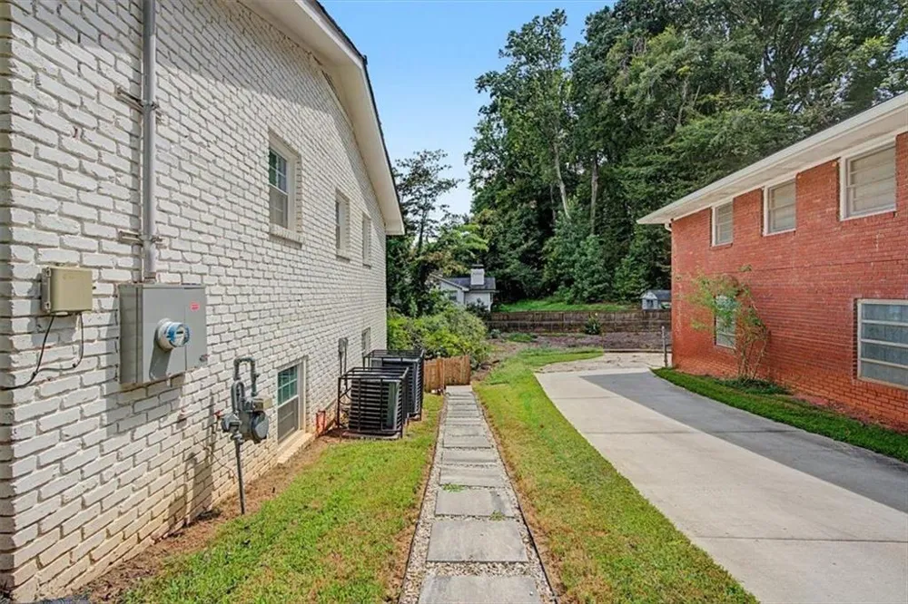 2074 Montrose Drive East Point, GA 30344