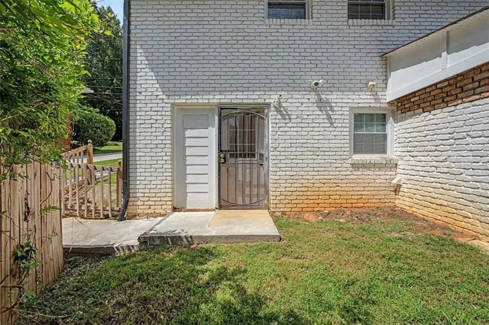2074 Montrose Drive East Point, GA 30344