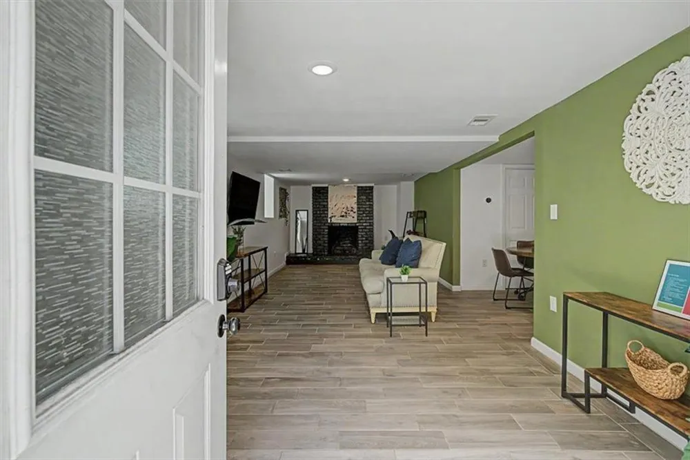 2074 Montrose Drive East Point, GA 30344