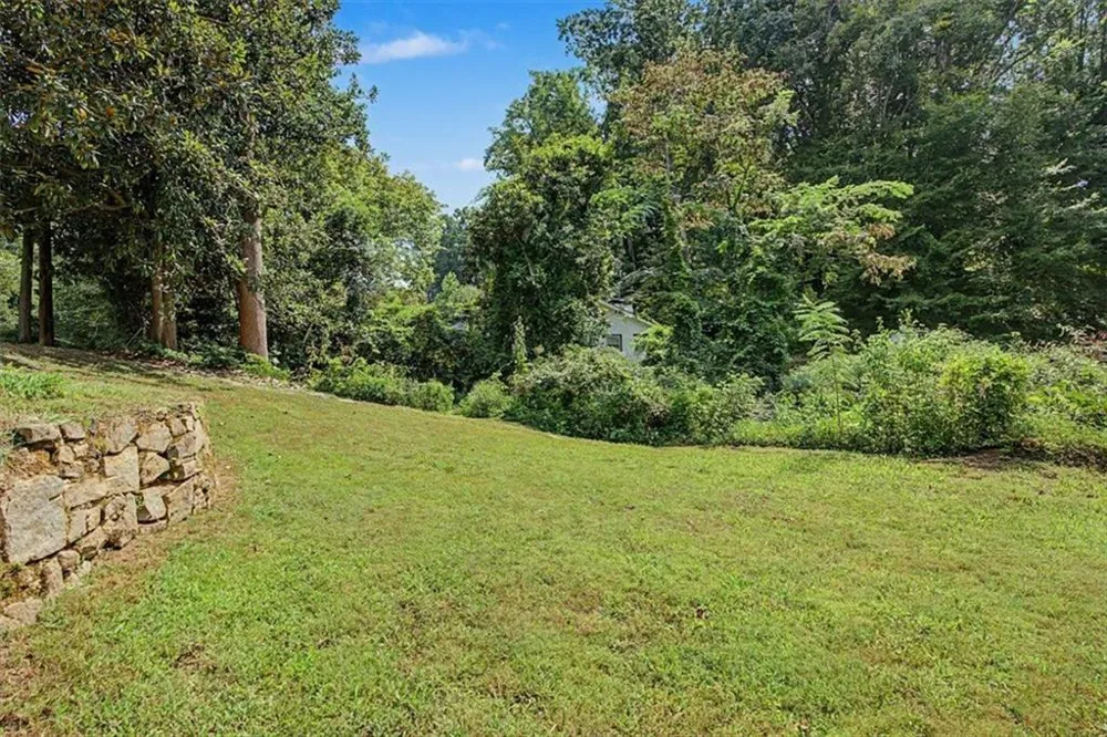 2074 Montrose Drive East Point, GA 30344