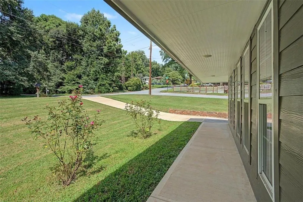 2074 Montrose Drive East Point, GA 30344