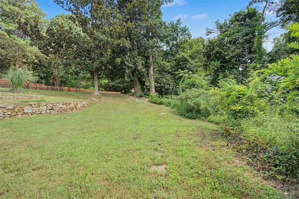 2074 Montrose Drive East Point, GA 30344