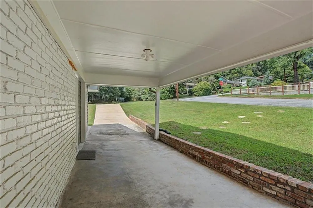 2074 Montrose Drive East Point, GA 30344