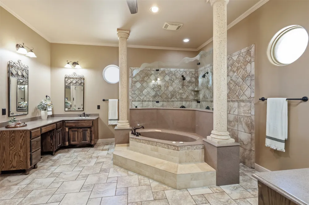 2010 Woodland Hills Lane Weatherford, TX 76087