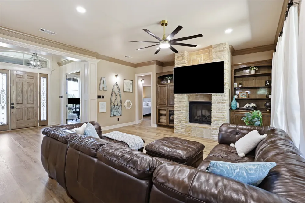 2010 Woodland Hills Lane Weatherford, TX 76087