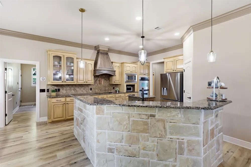 2010 Woodland Hills Lane Weatherford, TX 76087