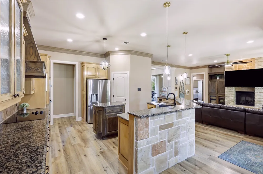 2010 Woodland Hills Lane Weatherford, TX 76087