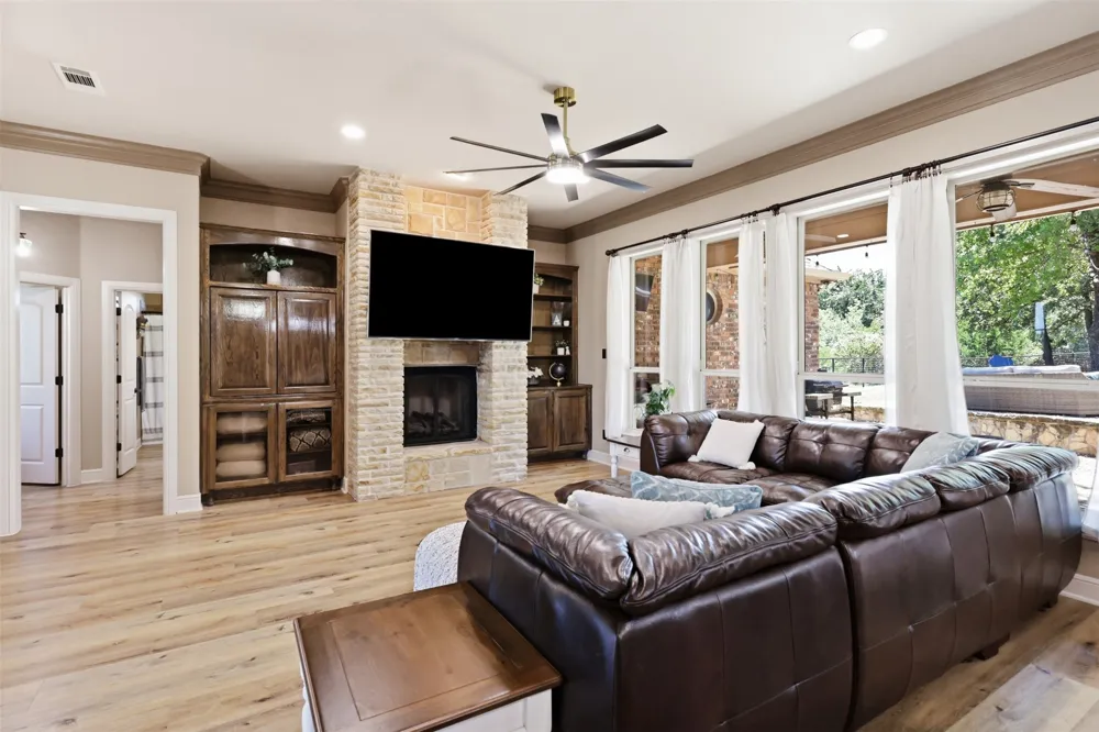 2010 Woodland Hills Lane Weatherford, TX 76087