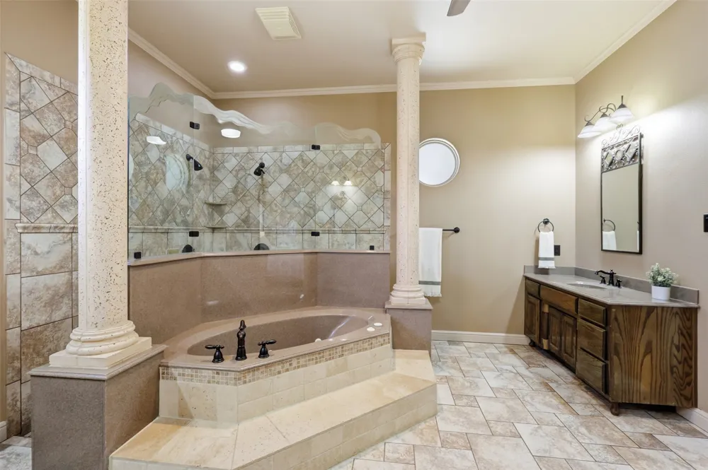 2010 Woodland Hills Lane Weatherford, TX 76087