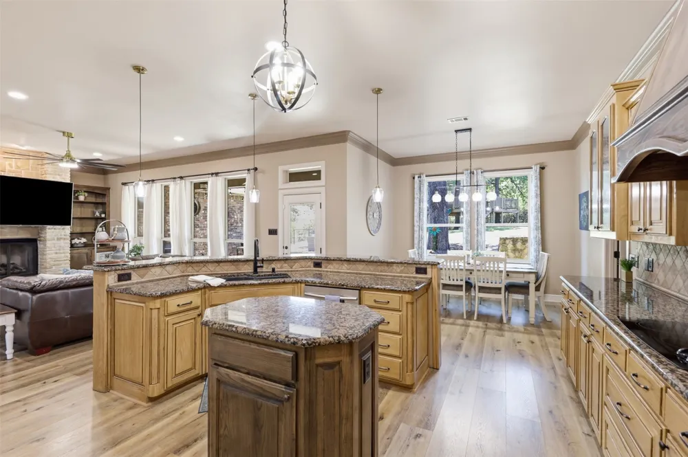 2010 Woodland Hills Lane Weatherford, TX 76087