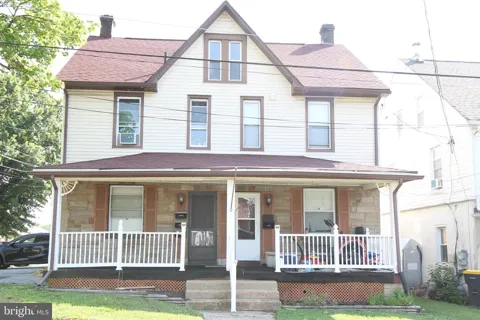 201 E DELAWARE AVENUE