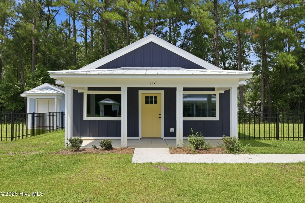 157 Long Pond Loop Swansboro, NC 28584