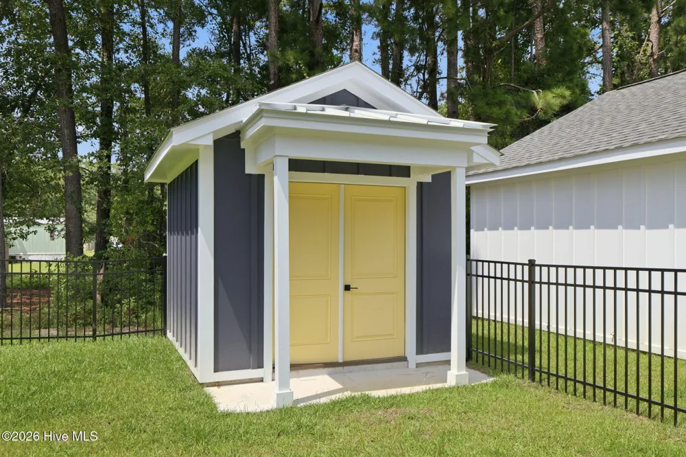 157 Long Pond Loop Swansboro, NC 28584