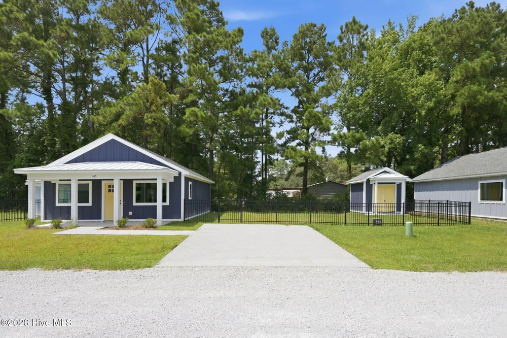 165 Long Pond Loop Swansboro, NC 28584