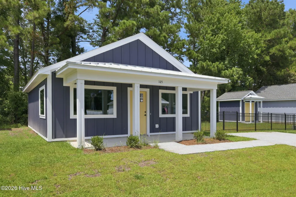 165 Long Pond Loop Swansboro, NC 28584