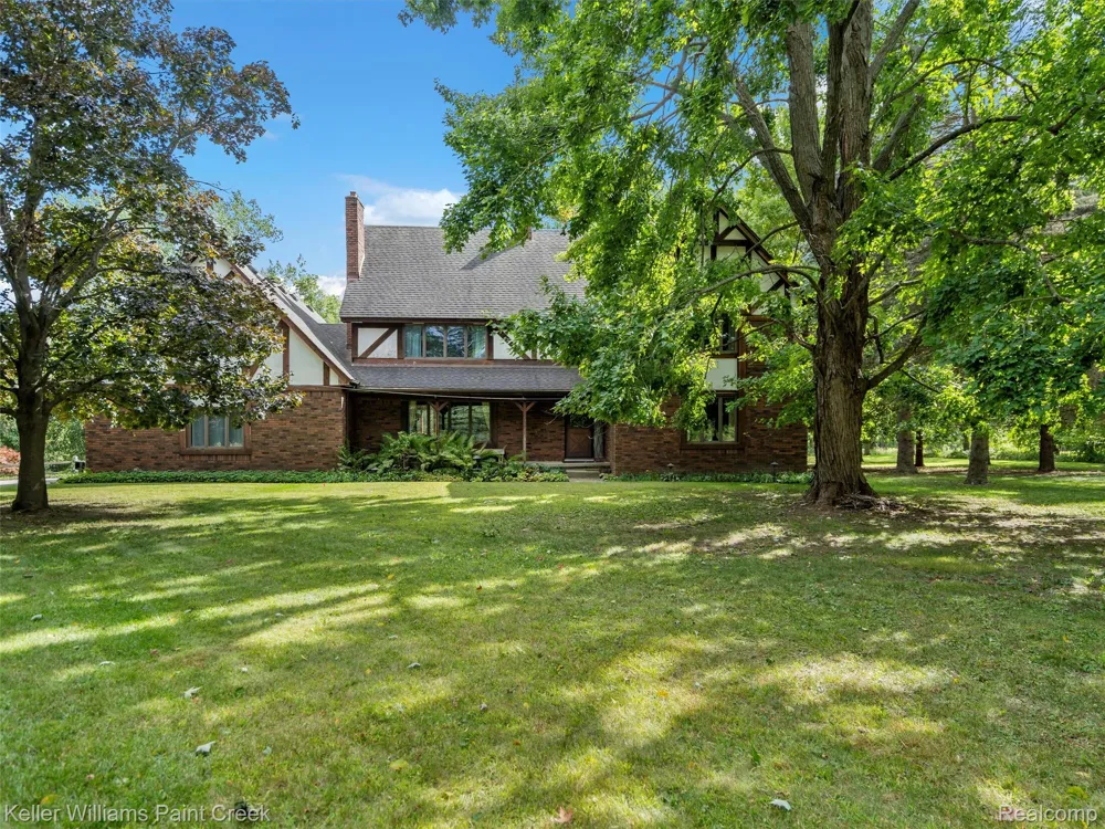 5500 Seymour Lake Road Brandon Charter Township, MI 48371