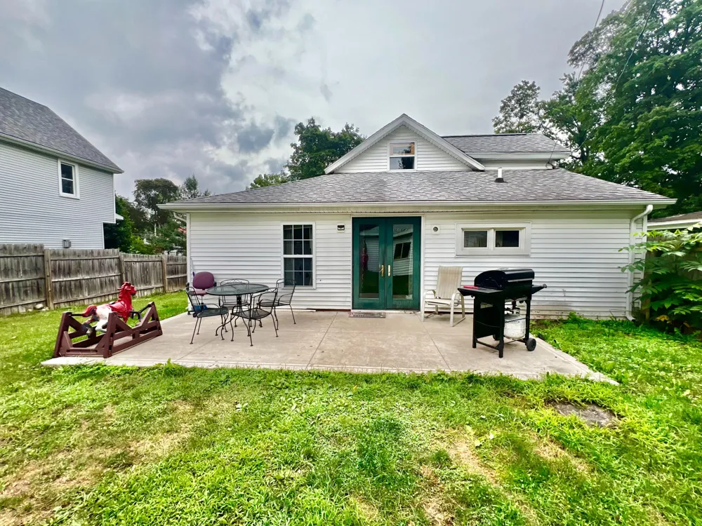 72 Budlong Street Hillsdale City, MI 49242