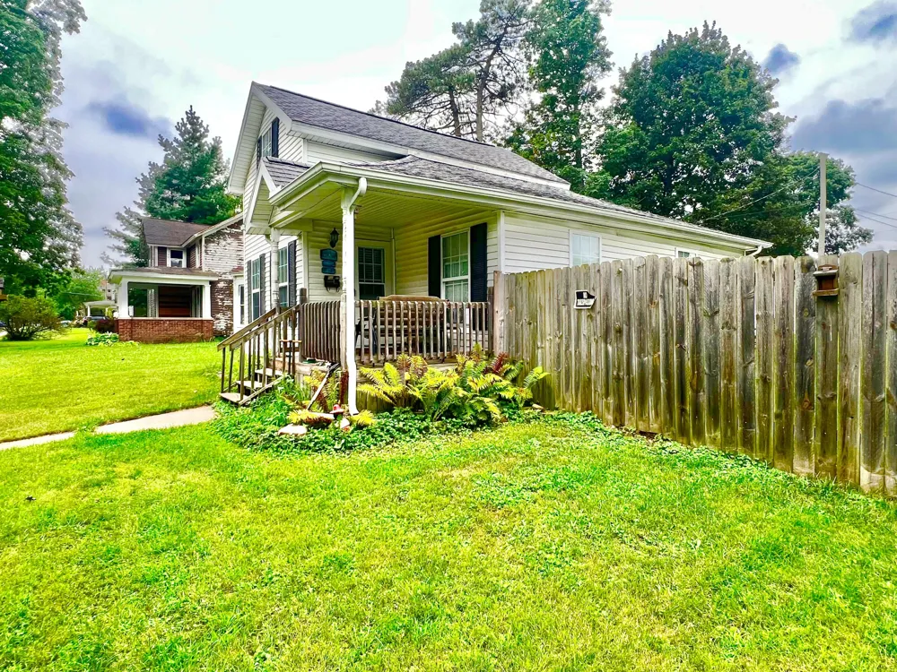 72 Budlong Street Hillsdale City, MI 49242