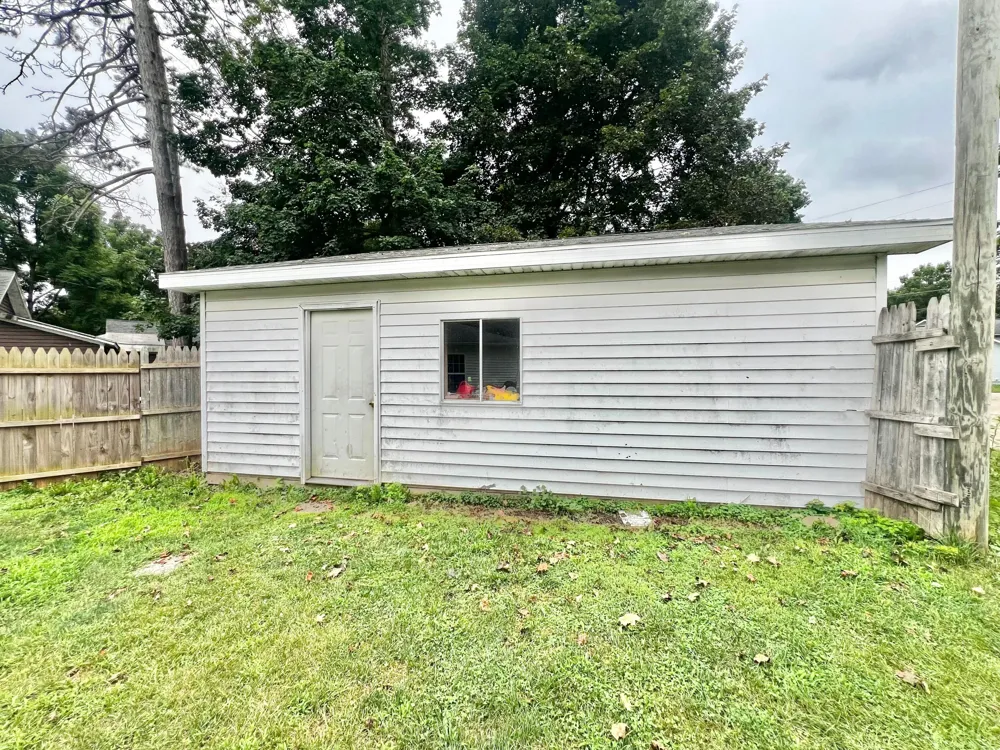 72 Budlong Street Hillsdale City, MI 49242