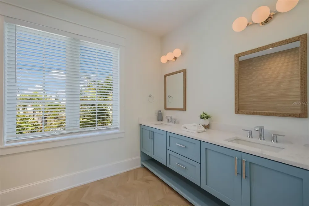 227 S HARBOR DRIVE Holmes Beach, FL 34217