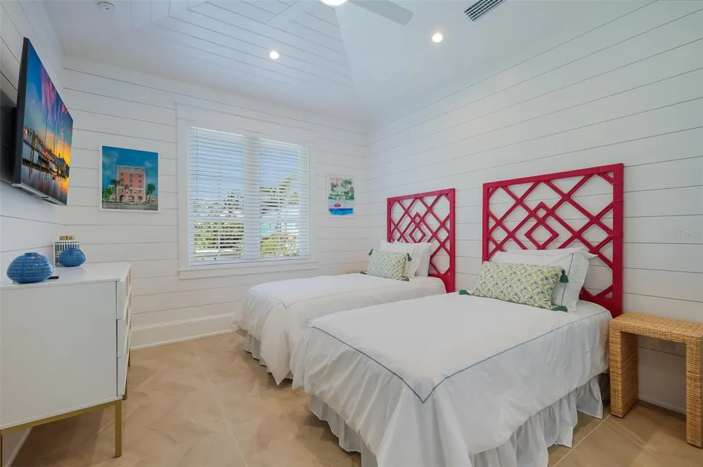 227 S HARBOR DRIVE Holmes Beach, FL 34217