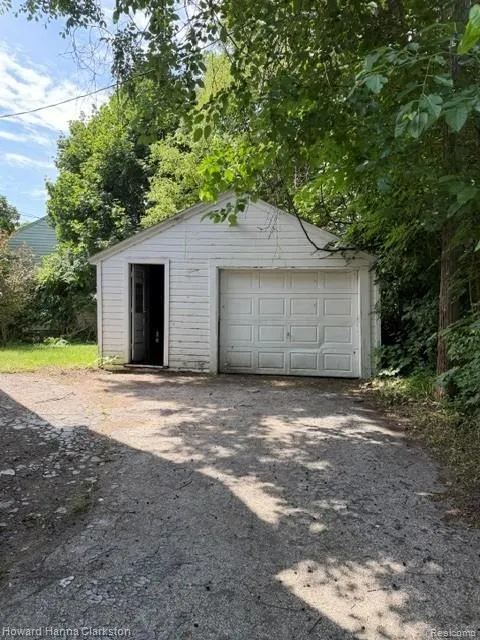 2001 Cartier Street Flint City, MI 48504
