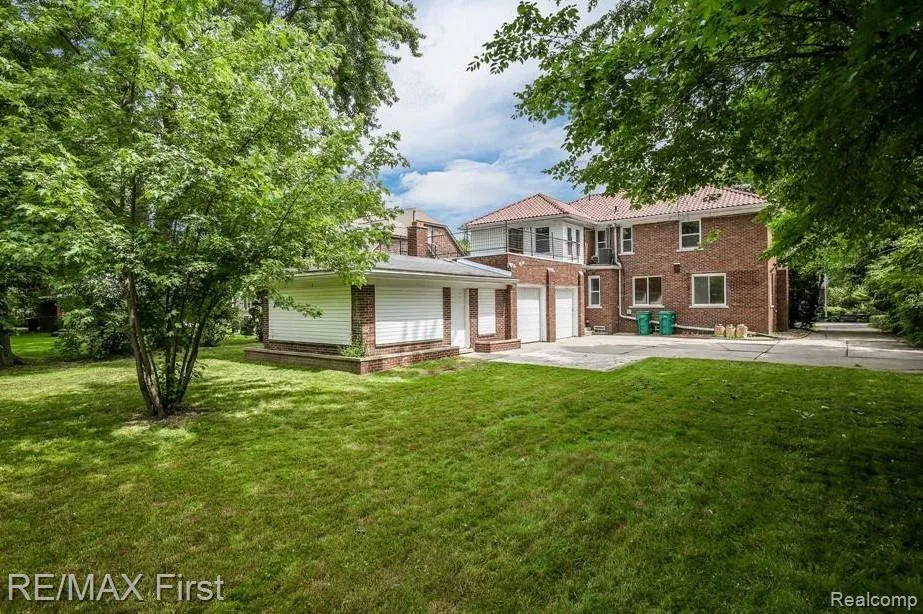 1349 Devonshire Road Grosse Pointe Park City, MI 48230