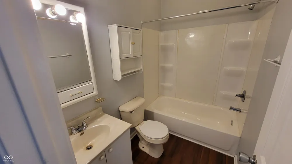 4502 Unit 1 E Washington Street Indianapolis, IN 46201