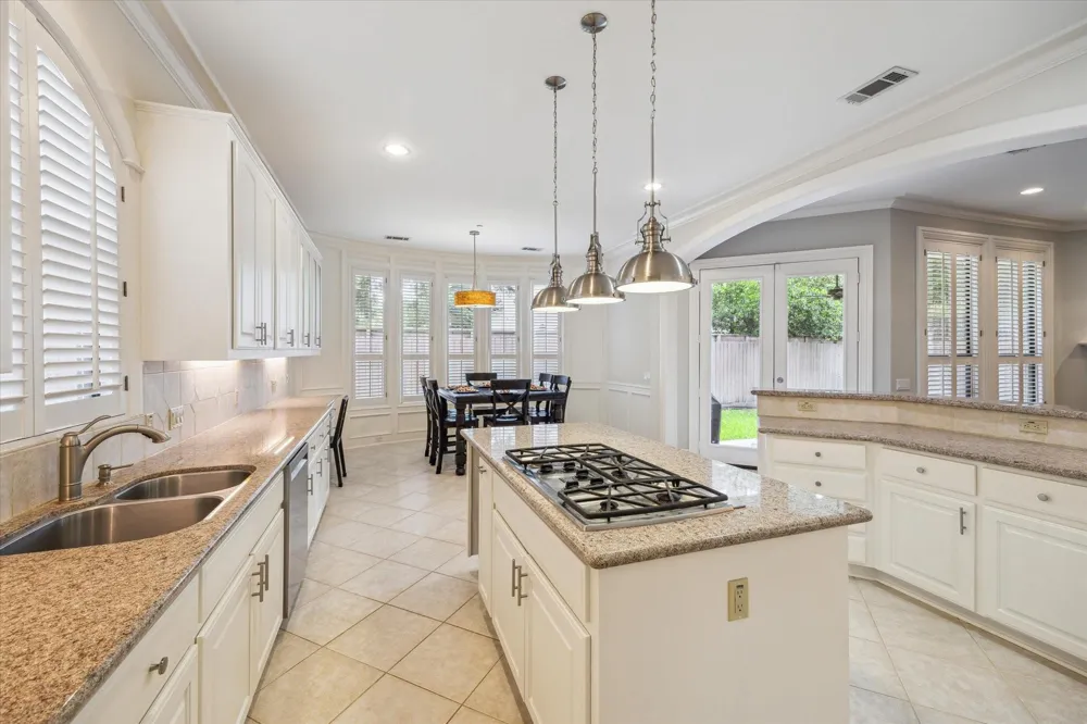 5311 Patrick Henry Street Bellaire, TX 77401