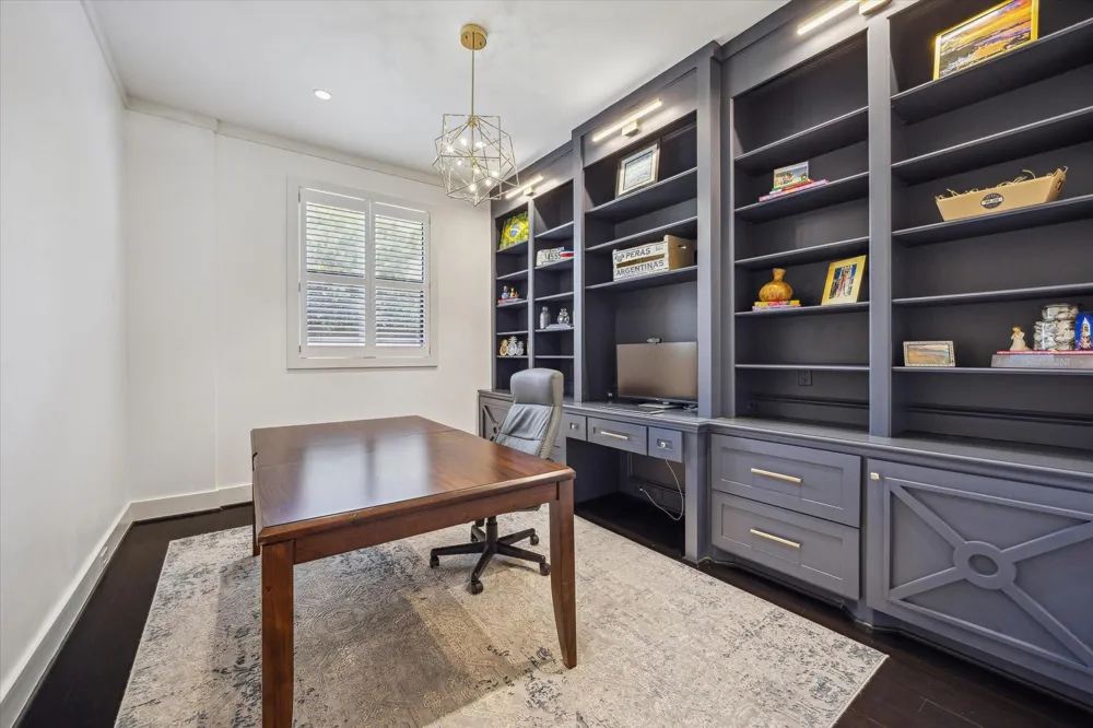 5311 Patrick Henry Street Bellaire, TX 77401