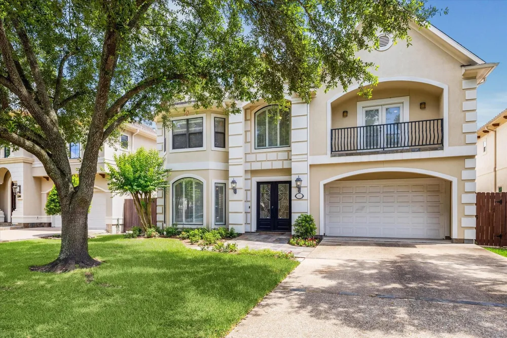 5311 Patrick Henry Street Bellaire, TX 77401
