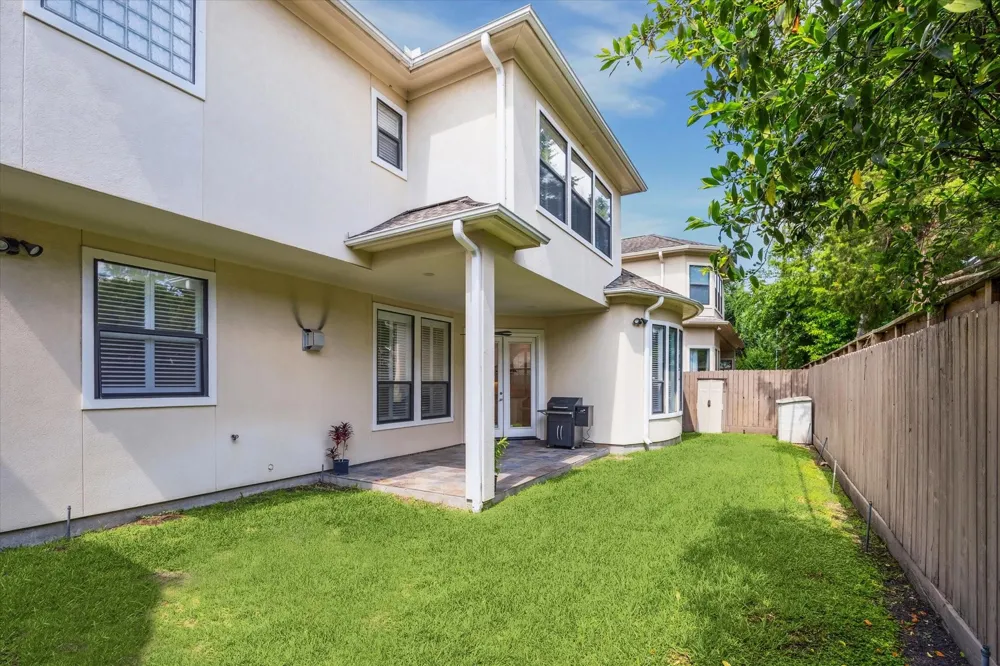 5311 Patrick Henry Street Bellaire, TX 77401