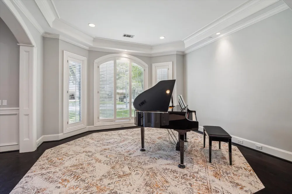 5311 Patrick Henry Street Bellaire, TX 77401