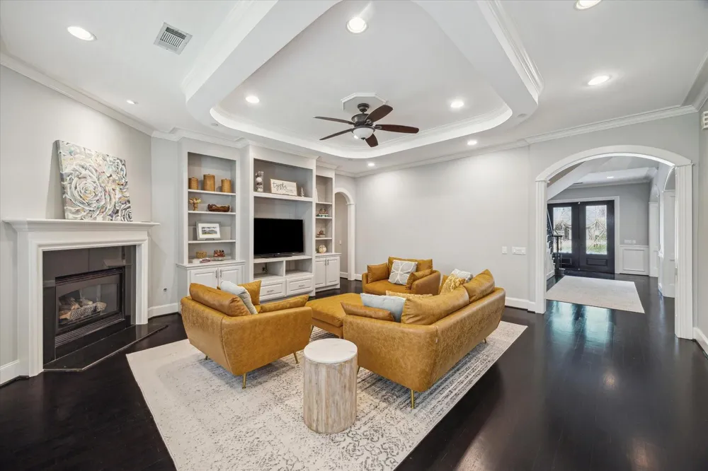 5311 Patrick Henry Street Bellaire, TX 77401
