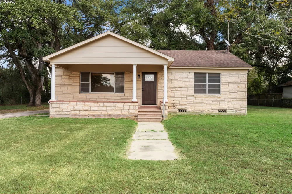 940 Hardeman Street Sealy, TX 77474
